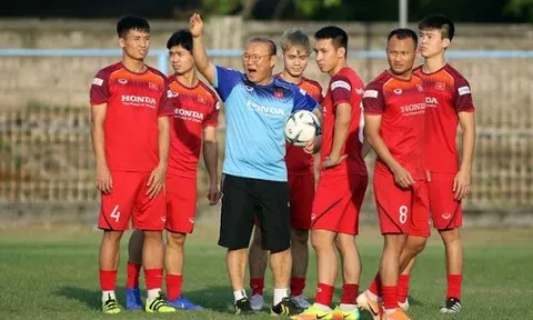 FIFA dời lịch VL World Cup 2022: Khó cho HLV Park Hang-seo lẫn VPF