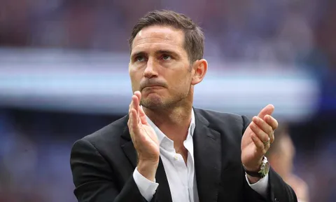Chủ tịch lên tiếng vụ Chelsea mất nửa tháng mới ký HĐ với Lampard