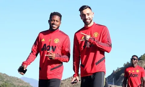 Fred lập siêu phẩm đá phạt trước trận M.U - Chelsea