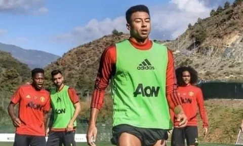 Fred, Fernandes "đứng hình" trước Lingard trên sân tập M.U