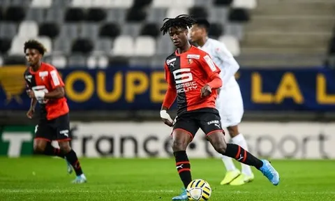 Gã khổng lồ xuất hiện, quyết đấu đá với Man Utd vì "thần đồng" hiếm có tại Ligue 1