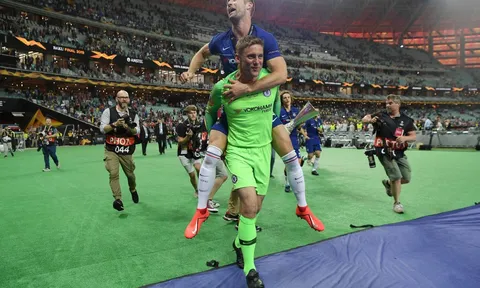 Gary Cahill và 10 cầu thủ Chelsea sẽ rời đội bóng trong hôm nay