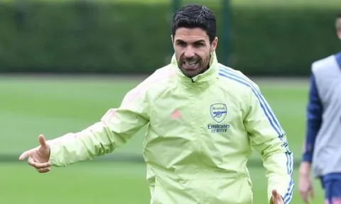 Gary Neville khuyên Mikel Arteta học theo chiến thuật của Sir Alex