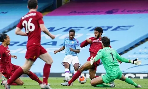 Liverpool bị Man City vùi dập, Neville nói lời 'mỉa mai' cực gắt