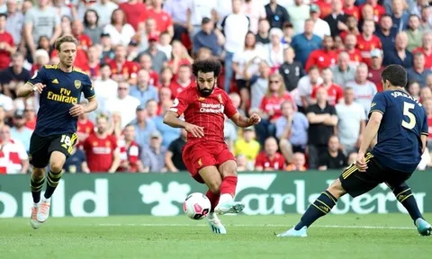 Neville: 'Đó là câu hỏi lớn và rủi ro dành cho Arsenal'