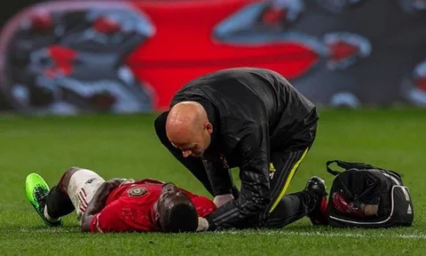 "Cậu ta chẳng có nghĩa gì với Man Utd và nên thấy xấu hổ vì điều đó"