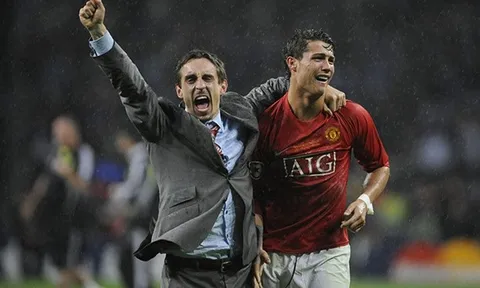 Neville: 'Ronaldo đến gặp tôi và nói rằng đó là sự ô nhục'