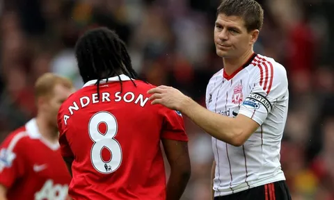 'Tôi chỉ đá ở Man Utd vài năm nhưng vẫn hơn anh ta 17 năm ở Liverpool'