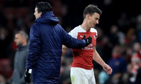 Sóng gió ở Arsenal: Emery nổi điên, Koscielny chuẩn bị nhận án phạt