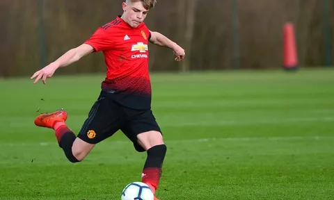 Fan Man Utd: "Cậu ấy thật đáng kinh ngạc"