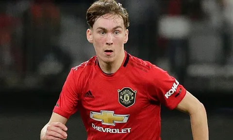 'Carrick 2.0' nổ cú đúp, Man Utd thắng đầy kịch tính ở hiểm địa Britannia