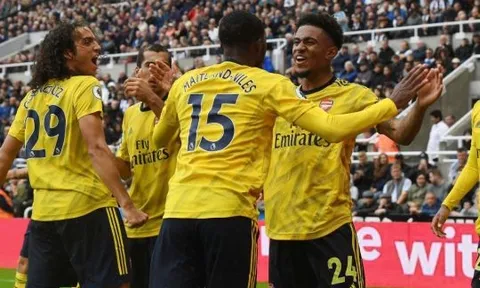 Gary Neville: "Chắc chắn Arsenal không thể đến Anfield với 4 cậu ta"