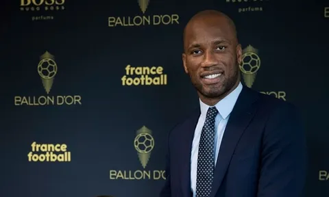 Bị phân biệt chủng tộc, Drogba và Demba Ba đáp trả cực gắt