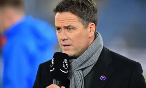 Michael Owen khiến CĐV Man United "muối mặt" với dự đoán derby thành Manchester