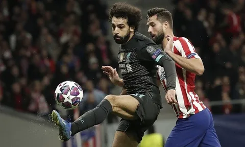 'Nóng mắt' vì màn ăn mừng của người Tây Ban Nha, huyền thoại Liverpool viết lời cảnh báo