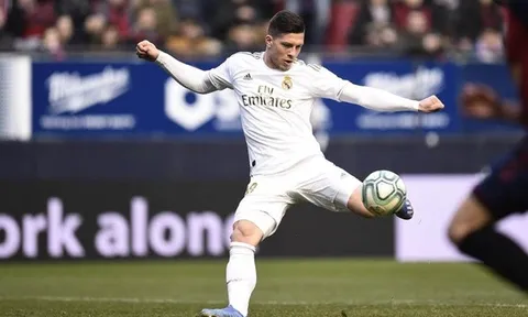 Tổng thống Serbia đe dọa bỏ tù tiền đạo Real Madrid