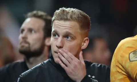 Real Madrid đối mặt "sóng gió" với thương vụ Van de Beek