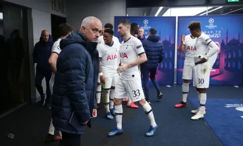 SỐC! Mourinho văng tục với các học trò trong bài phát biểu