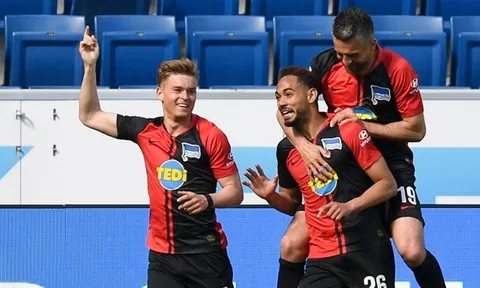 Ôm nhau ăn mừng, Hertha Berlin vẫn được DFL “bỏ qua”