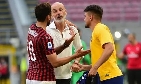 HLV Milan gửi "chiến thư" đến Man Utd