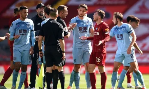 Bị từ chối 11m, hai sao Liverpool văng tục, chửi thề với trọng tài
