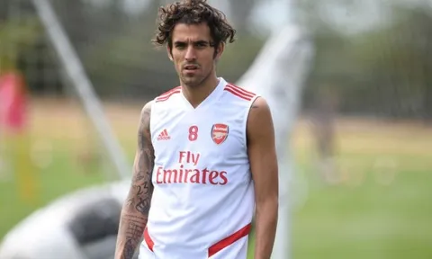 "Người thừa" Arsenal úp mở về tương lai