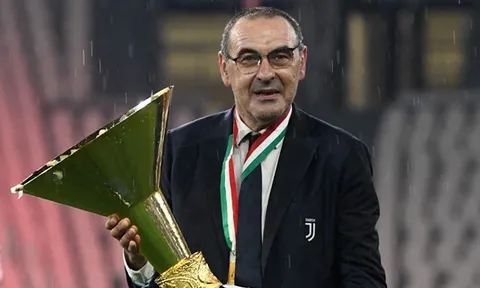 Bất chấp kết quả Champions League, Sarri vẫn tiếp tục gắn bó với Juve