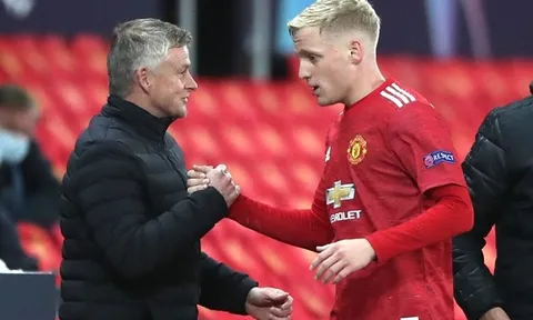 Solskjaer đang mạo hiểm với lòng kiên nhẫn của Van de Beek