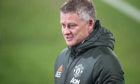 Không cam phận, "đá tảng" chất vấn Ole về tương lai tại Old Trafford