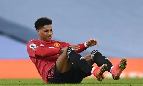 Tai họa ập xuống, M.U trả giá đắt sau khi hạ Man City
