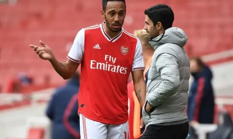Cựu sao Arsenal: "Họ đã tự bắn vào chân mình"
