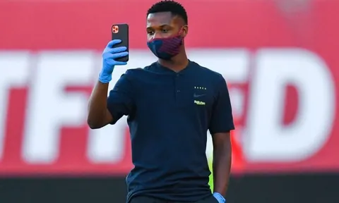Được Man Utd theo đuổi, thần đồng Barca liền ra động thái đáp trả