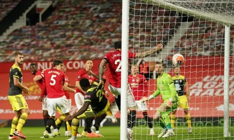 Paul Scholes chỉ trích gay gắt 1 cái tên nơi hàng thủ Man United