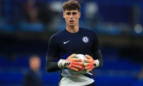 Quá chán nản, Kepa "đầu hàng" trong khung gỗ Chelsea