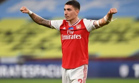 Pháo thủ rao bán "cơn lốc cánh phải" đến PSG