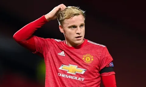 Chadwick chỉ ra điều Van de Beek cần học Fernandes để được đá chính