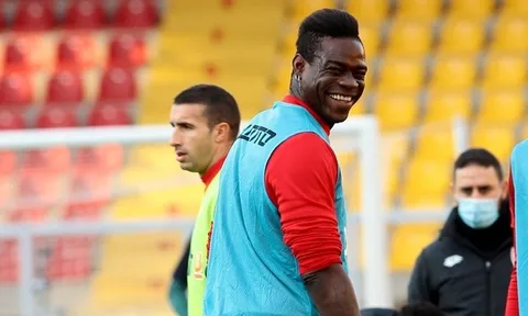 "Bad boy" Balotelli bị đối xử phũ khi trở về đội bóng cũ