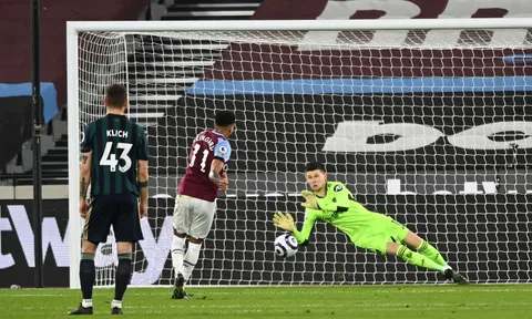 Nhìn Lingard đá pen, Moyes đưa ra quyết định quan trọng