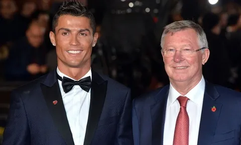 Neville lý giải vì sao Ronaldo không được làm đội trưởng Man Utd
