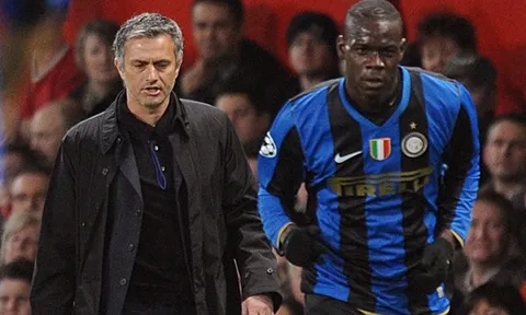 Balotelli: "Đó là lí do tôi không cảm thấy vui vẻ với Mourinho"