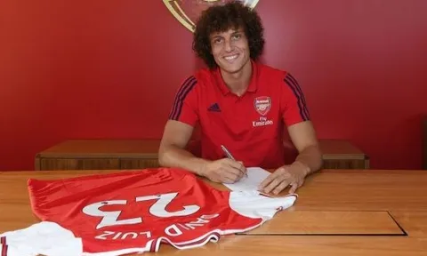 Giám đốc Chelsea bật khóc gọi điện chia tay Luiz