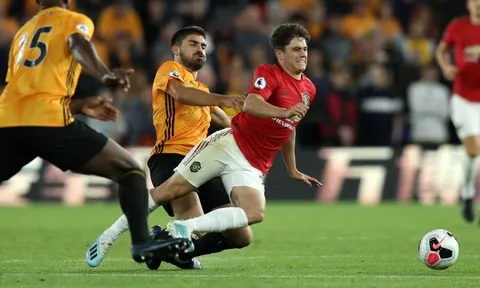 Giggs chỉ ra 1 cầu thủ Man Utd cần được trọng tài bảo vệ