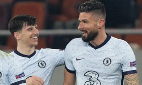 Giroud: "Tôi sẽ rất giận Mount nếu bàn thắng không được công nhận"
