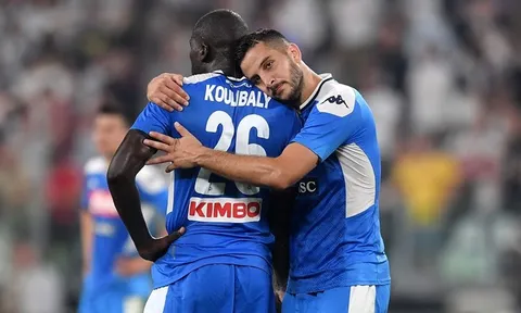 Góc Napoli: Hàng phòng ngự và cơn đau đầu của Ancelotti