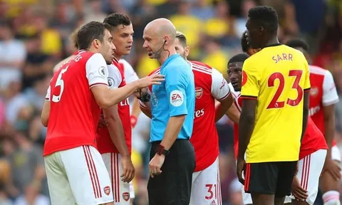 Mất điểm, fan Arsenal nổi điên: "Sa thải Emery và bán bộ 3 ngu ngốc đó"