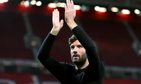 "Làm khổ" Man Utd, HLV Rochdale thừa nhận 1 điều khó tin