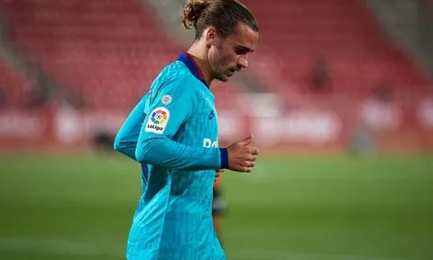 Không biết nịnh Messi, Griezmann gặp khó khăn tại Barca