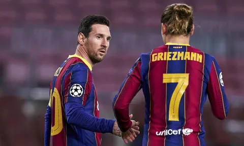 Griezmann phản ứng cực gắt khi đề cập đến mức lương của Messi
