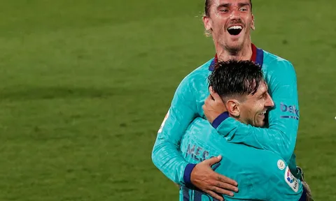 Griezmann và cú đánh gót thức tỉnh sự đáng sợ trong Barca