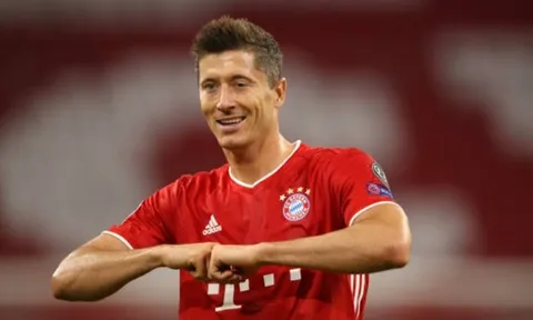 Hạ sát Chelsea, Lewandowski sánh ngang 2 cựu sao Man Utd ở một kỷ lục
